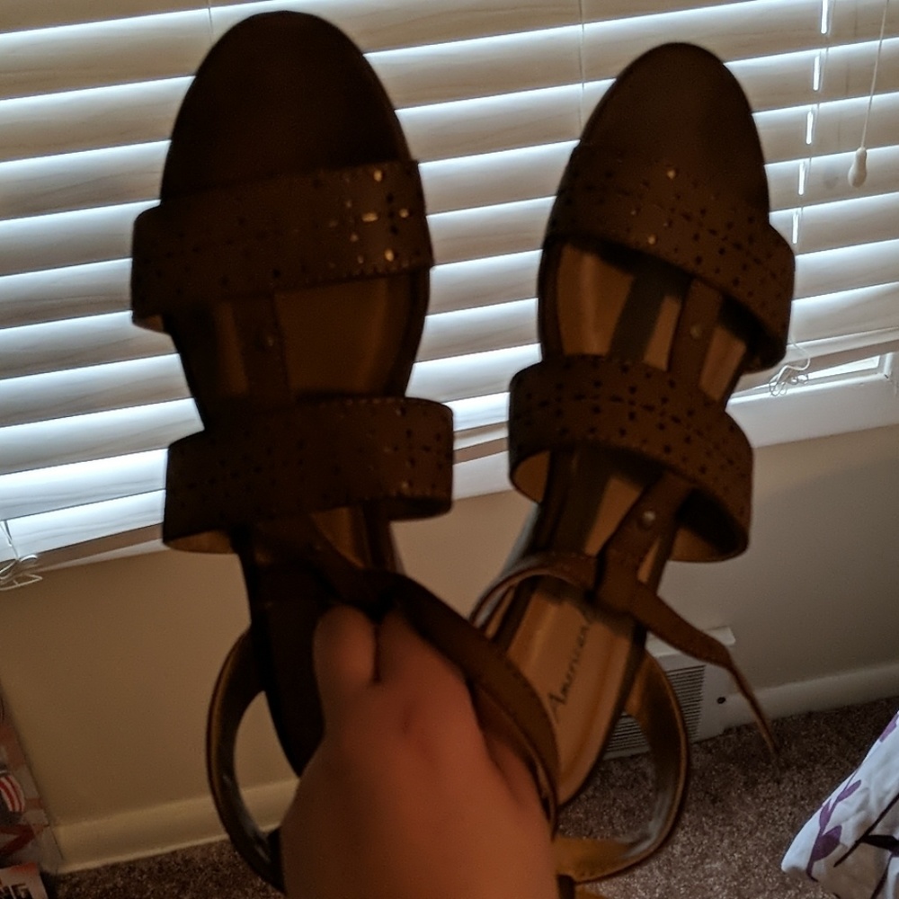 A American Eagle sandal
